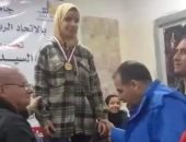 "هاجر" طالبة بجامعة قناة السويس تفوز بذهبية كأس مصر لرفع الأثقال للمكفوفين