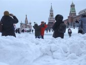 صور سيلفى تحت الصفر.. تساقط الثلوج فى روسيا يبهر الزوار