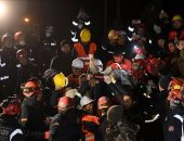 انتشال طفل  على قيد الحياة بعد 11 يوما من تحت أنقاض الزلزال فى تركيا