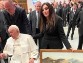 أول مصرية تهدى لوحة عن مسار العائلة المقدسة لبابا الفاتيكان فى إيطاليا.. صور