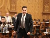 تشييع جثمان شقيق حكيم من مسجد السيدة نفيسة ظهر غدا
