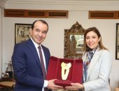 وزيرة الثقافة تلتقى نظيرها الأوزباكستانى لبحث سُبل التعاون المشترك