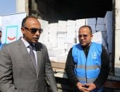 نائب محافظ المنيا يشهد أعمال مؤسسة "حياة كريمة" لتوزيع مواد غذائية بقرية المعصرة