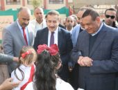 وزير التنمية المحلية يتفقد مشروعات "حياة كريمة" بكفر عشما في المنوفية 