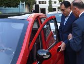 رئيس الوزراء يعقد اجتماعًا لاستعراض مشروع تصنيع سيارة كهربائية مصرية.. صور