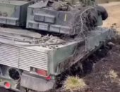 دبابات "ليوبارد" سويدية تغرق فى الوحل داخل الأراضى الأوكرانية.. فيديو