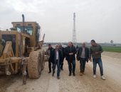 نائب محافظ الجيزة يتفقد مشروعات رصف الطرق بمركز أوسيم