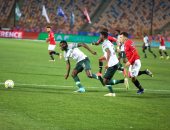 مدرب نيجيريا: منتخب مصر مميز لكن لديه مشكلة فى إنهاء الهجمات