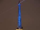 إضاءة برج إيفل بألوان علم أوكرانيا بمناسبة الذكرى الأولى للحرب الروسية.. فيديو وصور