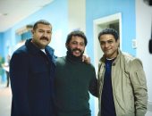 آسر ياسين وعمرو يوسف فى صورة من كواليس "الكتيبة 101"