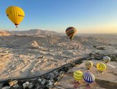 تحليق 65 رحلة بالون على متنها 1750 سائحا من حول العالم فى سماء الأقصر.. صور
