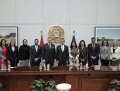 وزير السياحة والآثار يستقبل وفدا من غرفة التجارة الأمريكية بالبحرين