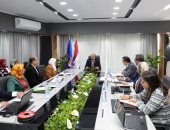 محافظ أسوان يلتقى وفد وزارة التنمية المحلية لبحث فرص الاستثمار