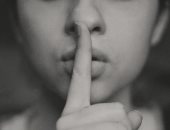 الميزان ينفعل والسرطان لسانه جارح.. 5 أبراج فلكية تبالغ في ردود فعلها