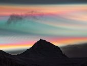 مشاهد مذهلة للسحب اللؤلؤية تزين سماء آيسلندا.. صور