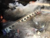 ارتفاع عدد ضحايا حادث تصادم قطارين باليونان لـ 36 قتيلا و85 مصابا.. فيديو