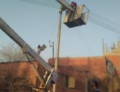 حملة مكبرة لصيانة أعمدة الإنارة وشبكة الكهرباء بقرية ميت فارس فى المنوفية