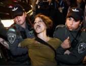 إسرائيل.. متظاهرون يمينيون يشتبكون مع الشرطة بعد تعليق التعديلات القضائية