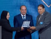 الرئيس السيسي يكرم نماذج ملهمة بمختلف المجالات فى محافظة المنيا