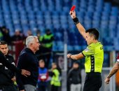 رابطة الحكام تدين بطل مشاجرة مورينيو وتستبعده من مباريات الدوري الإيطالي