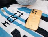 ميسى يهدى نجوم الأرجنتين هواتف ذهبية احتفالاً بلقب كأس العالم 