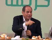 الرئيس السيسى يشكر أهالى قرية المعصرة بالمنيا: "شكرا على كلامكم الحلو"