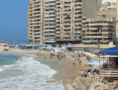 درجات الحرارة تعود للانخفاض فى الإسكندرية.. الأهالى تستمتع بالطقس الشتوى الدافئ بالتنزه على الكورنيش.. الشواطئ بدأت تستقبل الزائرين.. و"السياحة والمصايف".. تؤكد: تخفيضات الأسعار مستمرة حتى أبريل.. صور