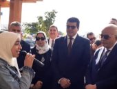 سارة عبد الله بنت الشرقية صاحبة حنجرة ذهبية فى الإنشاد الدينى.. كرمها وزير التعليم