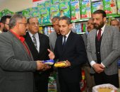 وسط إقبال كبير.. محافظ الغربية يفتتح معرض أهلا رمضان بكفر الزيات (صور)