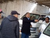رئيس مدينة أشمون يقود حملة على مواقف السيارات لضبط تعريفة الركوب.. صور