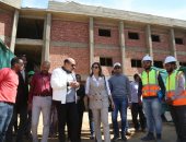وزيرة الثقافة ومحافظ أسوان يتفقدان أعمال تطوير قصر أسوان ومكتبة "مصر العامة"