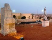 إسدال الستار على الدورة 27 لفعاليات سمبوزيوم أسوان الدولى لفن النحت.. 17 عملا فنيا لمبدعى مصر والعالم.. بيدرو إسبانى ترك دراسة الهندسة وتفرغ للعمل الفنى.. المصريون يشاركون بأعمال تدعم المرأة وتحارب التنمر.. صور