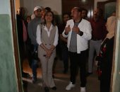 وزيرة الثقافة ومحافظ أسوان يتفقدان منزل "العقاد" تمهيدًا لتحويله إلى مزار سياحى