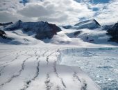 دراسة: انهيار بعض ألواح الجليد أسرع بـ20 مرة مما كان يُعتقد سابقًا