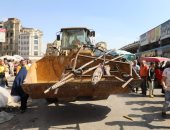 محافظ القاهرة يوجه بحملات لرفع الإشغالات من الشوارع وحل شكاوى المواطنين