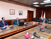 وزير الرى يناقش استعدادات أسبوع القاهرة السادس للمياه