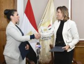 وزيرة الثقافة توقع اتفاقية تعاون مع تنسيقية شباب الأحزاب