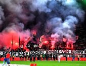 الشرطة الإيطالية تمنع حضور جماهير آينتراخت مباراة نابولى فى أبطال أوروبا