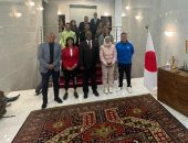 سفير مصر باليابان يلتقى الرياضيين المشاركين فى ماراثون طوكيو