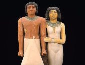 تعبيرًا عن الحب.. تمثال بتاح خن وى مع زوجته فى متحف التحرير