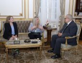 رئيس جامعة القاهرة يبحث مع وفد السفارة الأمريكية التعاون الأكاديمى