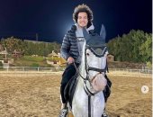 عمرو السيسى لاعب الزمالك يستعد لمواجهة إنبى بركوب الخيل.. صور