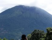 انفجارات قوية لبركان سان ميجيل فى السلفادور مع إطلاق الغازات السامة.. فيديو
