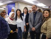 المشاط وبانوفا تتفقدان وحدة طب الأسرة ومركز شباب البيارة فى أسوان