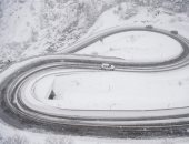 تساقط الثلوج فى سويسرا وشلل تام فى حركة مرور السيارات