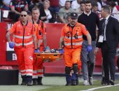 إصابة خطيرة لـ ياسين بونو فى مباراة إشبيلية وألميريا بالدوري الإسباني