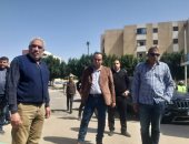 رئيس جهاز " الشروق" يقود حملة على المخالفات بالأسواق التجارية بالحى الثانى