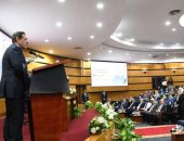 وزير البترول: قطاع البترول يشهد حالياً وجود سيدات متميزات يثرين العمل البترولى