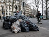 الوجه القبيح لباريس.. اضراب عمال القمامة يحول فرنسا الى تجمع نفايات