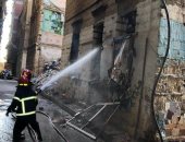 السيطرة على حريق بعقار قديم خالٍ بالجمرك في الإسكندرية دون إصابات.. صور